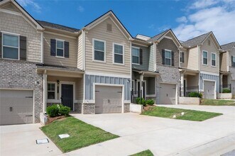 6979 Zaniah Rd in Atlanta, GA - Building Photo - Building Photo