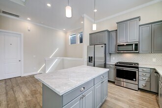 2119 Naomi St in Houston, TX - Foto de edificio - Building Photo