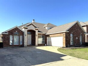 5287 W Cove Way in Grand Prairie, TX - Building Photo - Building Photo
