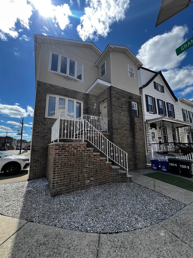 property at 1501 47th St