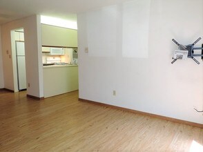 810 Benton Dr-Unit -APT 13 in Iowa City, IA - Building Photo - Building Photo