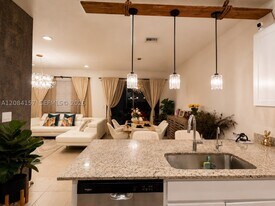 137 NE 14th Ave in Homestead, FL - Building Photo