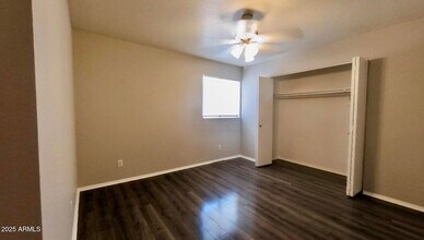1340 N Recker Rd, Unit 330 in Mesa, AZ - Foto de edificio - Building Photo