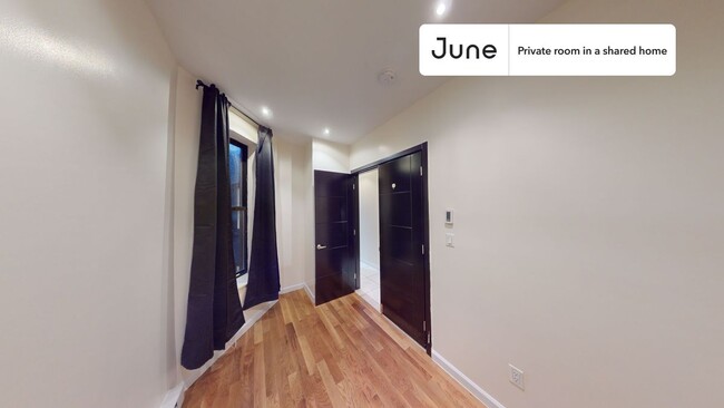Private bedroom in 3 bed/1 bath Home in New York, NY - Building Photo - Building Photo