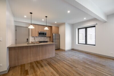 1330 W Estes Ave, Unit 1A in Chicago, IL - Foto de edificio