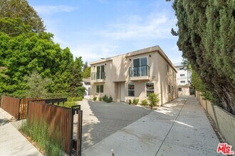 11025 Blix St in Los Angeles, CA - Building Photo - Building Photo