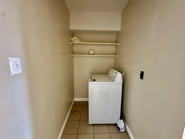 2414 Grover Ave in Galveston, TX - Building Photo - Building Photo