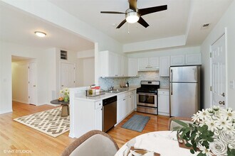 1304 N Claremont Ave in Chicago, IL - Building Photo - Building Photo