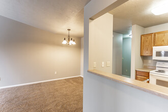 Washington Heights Apartments in Sioux Falls, SD - Building Photo - Building Photo