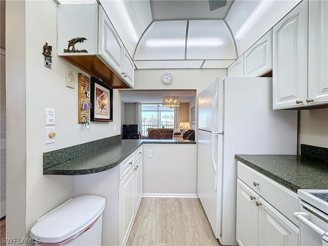 300 Forest Lakes Blvd