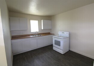 104 Prewitt Ln in West Columbia, TX - Building Photo - Building Photo