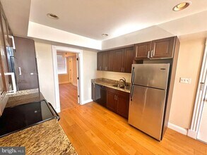 1017 W Cross St in Baltimore, MD - Building Photo - Building Photo