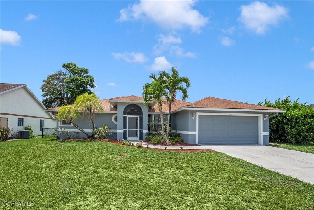 1094 Grove Dr in Naples, FL - Building Photo