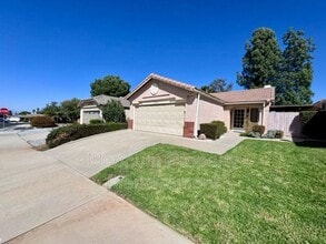 27806 Hillpointe Dr in Menifee, CA - Building Photo - Building Photo