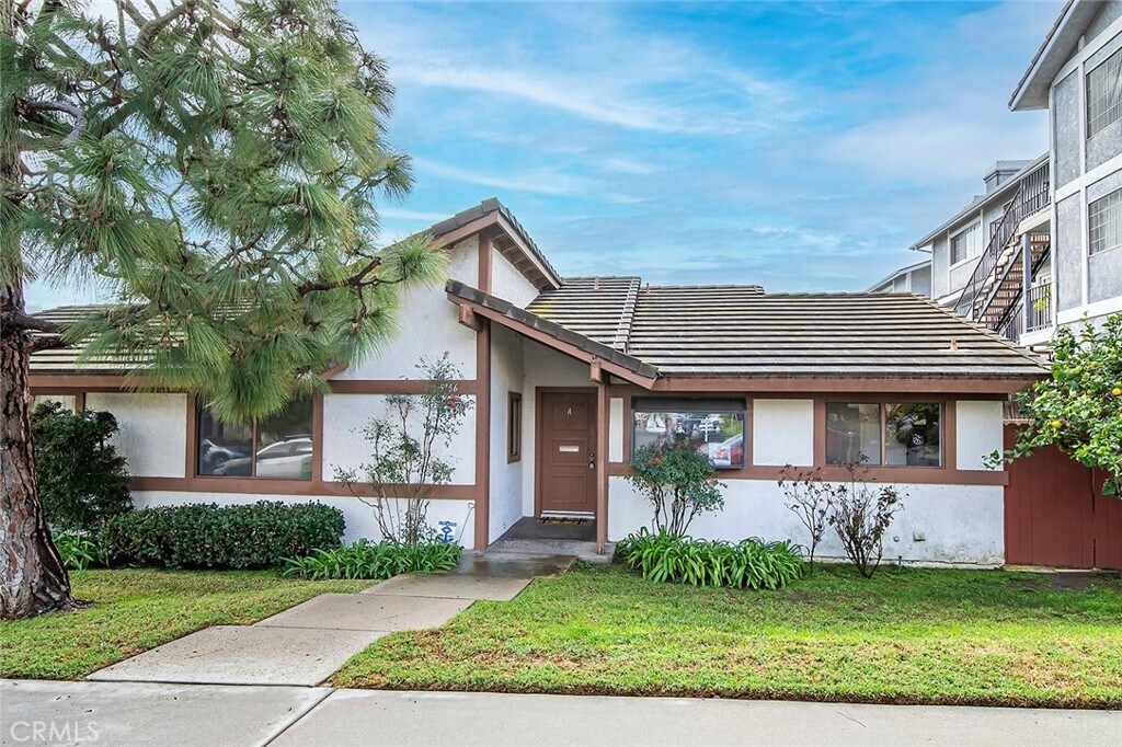 5166 Dunbar Dr, Unit A in Huntington Beach, CA - Building Photo