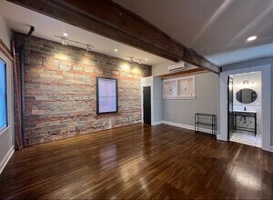 6085 Montgomery Rd, Unit 3 in Cincinnati, OH - Foto de edificio - Building Photo