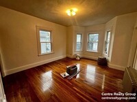 58 Mozart St, Unit 3 in Boston, MA - Foto de edificio - Building Photo