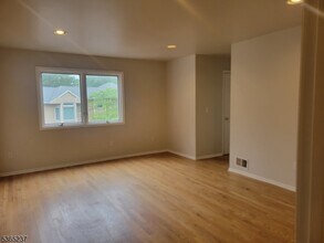 151 Clarken Dr in West Orange, NJ - Building Photo - Building Photo
