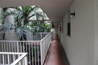 10090 NW 80th Ct, Unit 1245 in Miami Lakes, FL - Building Photo - Building Photo