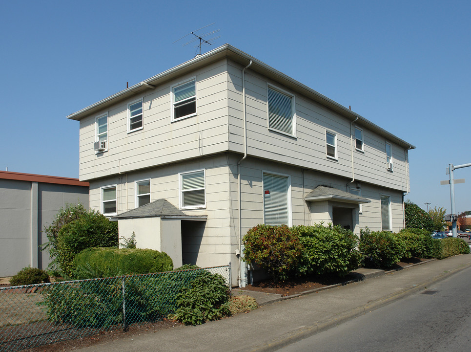 1196 Chemeketa St NE in Salem, OR - Building Photo