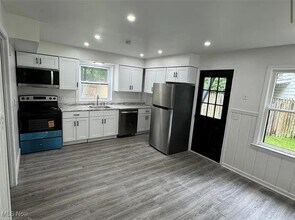 7845 Emery Cir in Mentor, OH - Building Photo - Building Photo