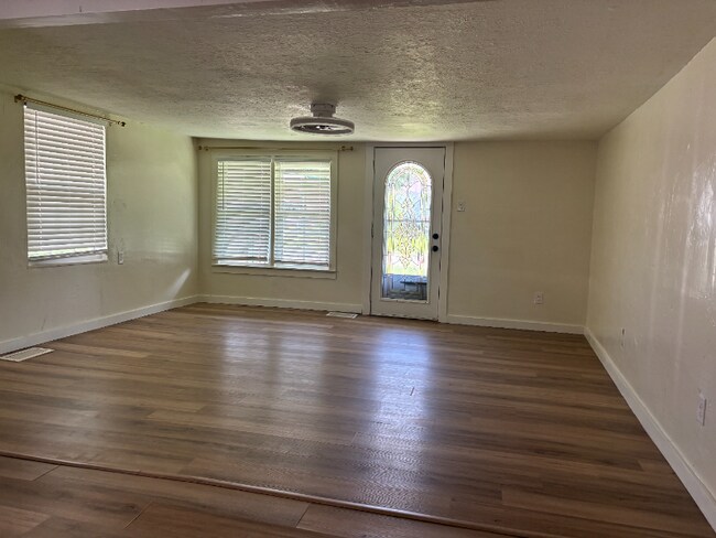 525 Delaware St in Jones, OK - Building Photo - Building Photo