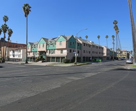 Carol Manor in Los Angeles, CA - Building Photo - Building Photo