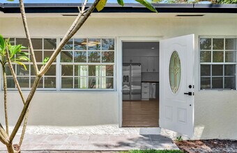 1150 SW 46th Ave in Plantation, FL - Building Photo - Building Photo