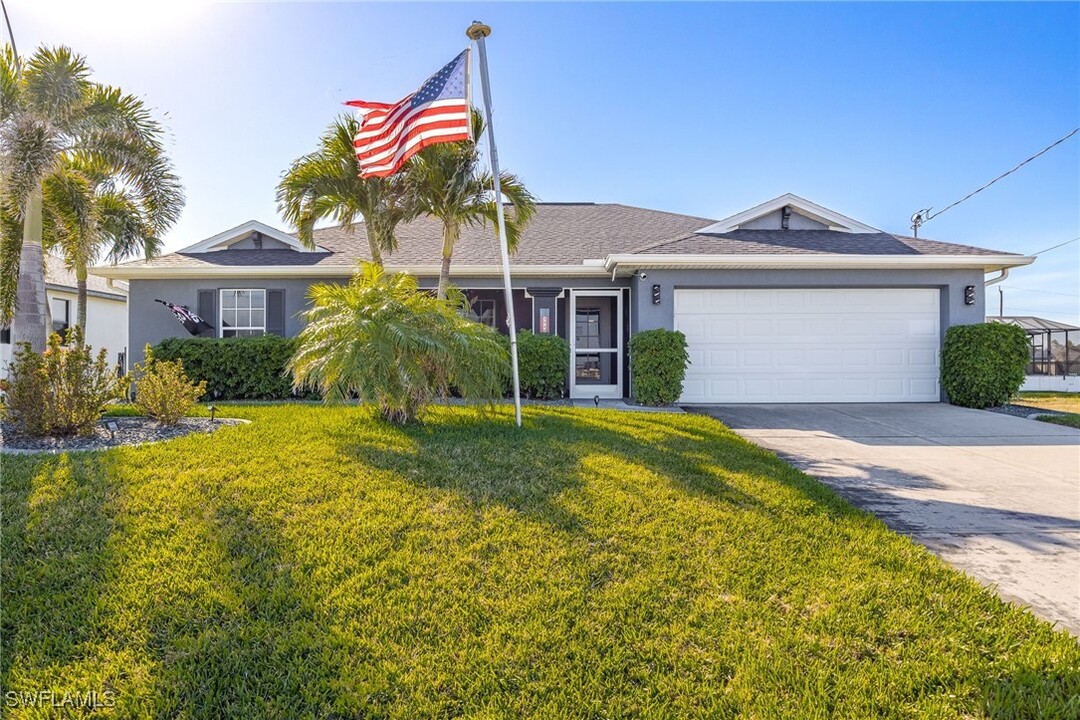 3940 NW 41st Pl in Cape Coral, FL - Building Photo