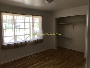 2704 Mesa Dr in Farmington, NM - Foto de edificio - Building Photo