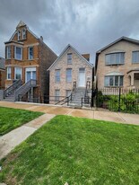 3240 S Hoyne Ave, Unit 1st FL Rear in Chicago, IL - Building Photo