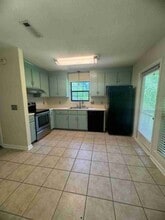 202 Lakeview Dr in Daleville, AL - Foto de edificio - Building Photo