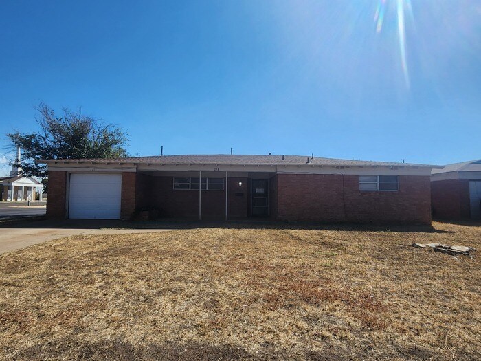 218 N Dewberry Dr in Midland, TX - Building Photo