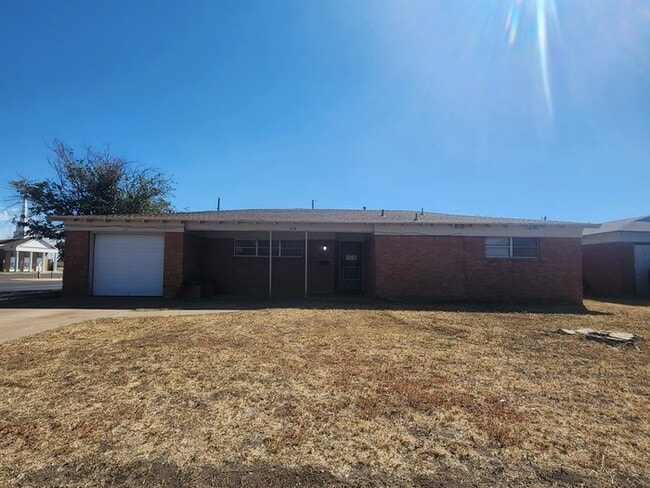 218 N Dewberry Dr