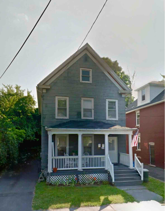 161 Tremper Ave-Unit -1 in Kingston, NY - Foto de edificio