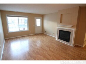 2127 Grenadier Ave N in Oakdale, MN - Building Photo - Building Photo