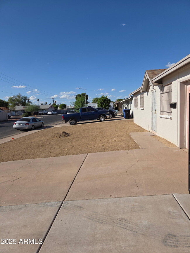 3823 N 81st Ave in Phoenix, AZ - Building Photo - Building Photo