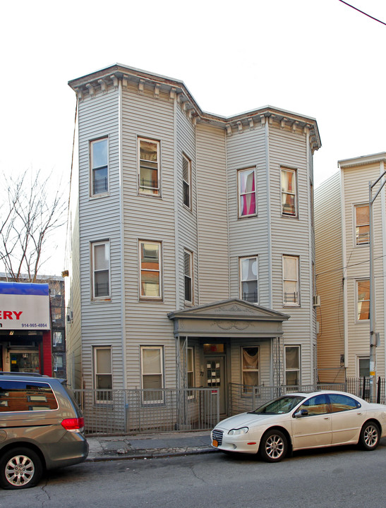 77 Jackson St in Yonkers, NY - Building Photo