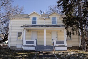 609 24th St in Niagara Falls, NY - Building Photo