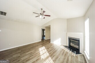 3568 Brookstone Way in Union City, GA - Building Photo - Building Photo