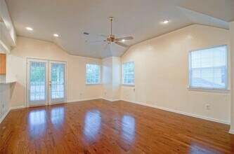 1253 Lovett St in Tomball, TX - Building Photo - Building Photo