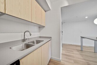 1500 Bay Rd, Unit M-0915 in Miami Beach, FL - Building Photo - Building Photo