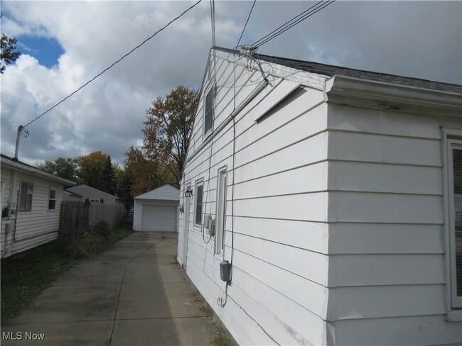 1346 E 346th St in Eastlake, OH - Building Photo - Building Photo