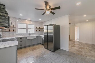 722 W Oak St in Denton, TX - Building Photo - Building Photo