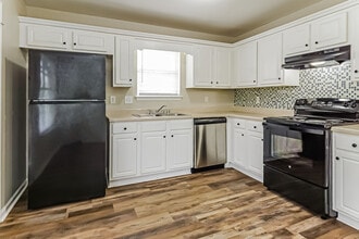 821 Meriweather Dr in Calera, AL - Building Photo - Building Photo