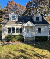 79 Church Dr in Mastic Beach, NY - Building Photo