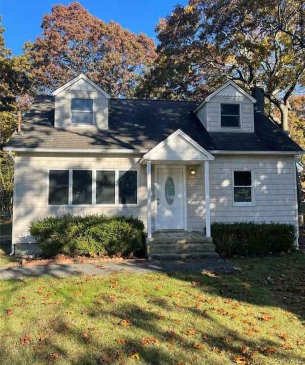 79 Church Dr in Mastic Beach, NY - Building Photo