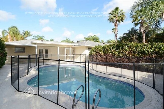 119 Ponce De Leon St in Royal Palm Beach, FL - Building Photo - Building Photo