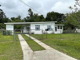 7023 King Arthur Rd N