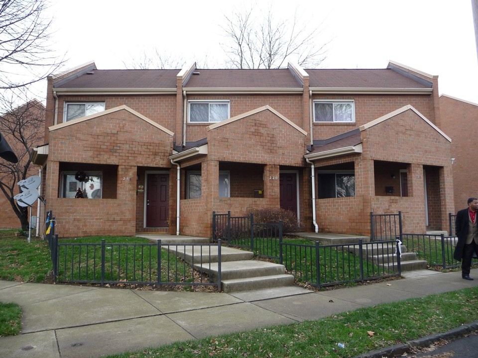 Hibbs Apartments in Columbus, OH - Building Photo